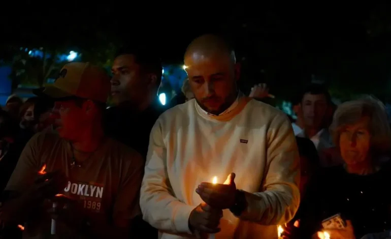 Cientos de personas se reunieron en una velatón en El Carmen de Viboral para pedir el fin de la violencia