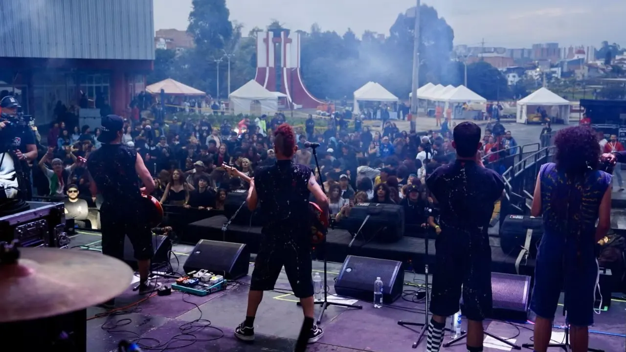 Rock al Río 2025 reunió miles de personas, música internacional y una gran donación alimentaria en Rionegro