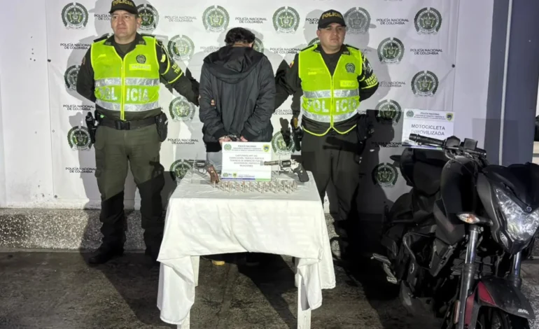 Hallan armas durante control en la Autopista Medellín Bogotá y un motociclista termina detenido