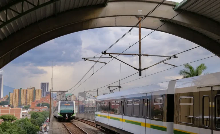 El Metro de Medellín cumple 30 años moviendo millones y expandiendo su red por toda la ciudad