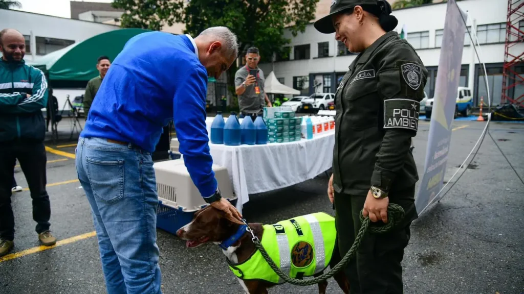 Gobernación de Antioquia entrega kits veterinarios para reforzar rescate y cuidado de animales