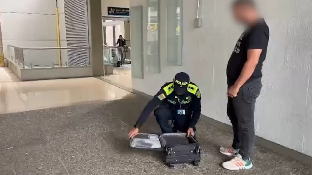 Autoridades reportan captura de dos hombres en el aeropuerto José María Córdova tras hallazgo de paquetes con cocaína