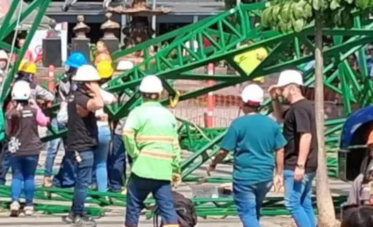 Caída inesperada de estructura navideña en Envigado dejó lesionados
