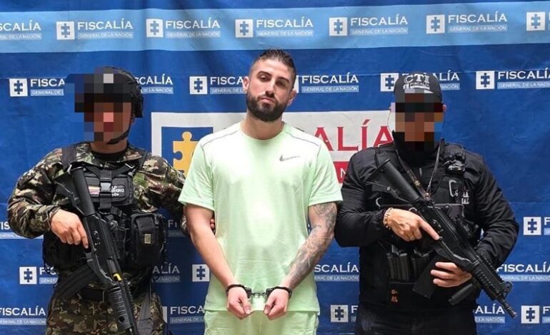 Ejército y Fiscalía capturan en Medellín a fugitivo estadounidense requerido por EE. UU. por lavado de activos y fraude.
