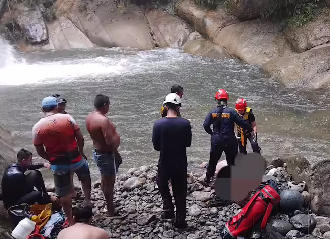 Bomberos de San Carlos recuperan el cuerpo de un hombre ahogado en el Charco El Chispero.