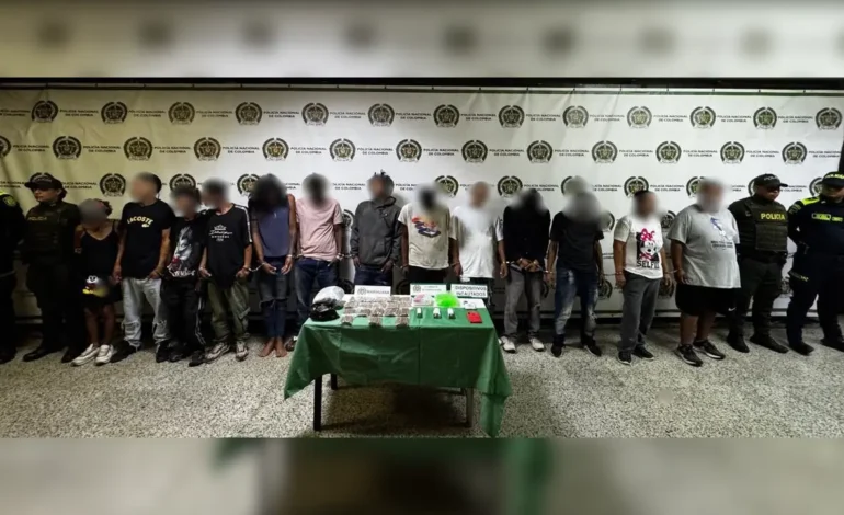 Policía realiza redada en Medellín contra el trafico de drogas y captura a 13 presuntos jíbaros