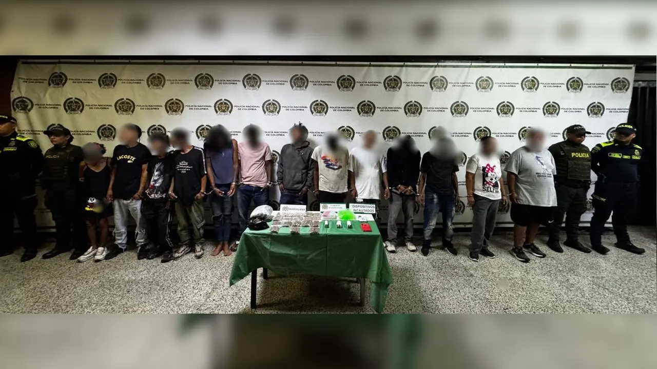 Policía realiza redada en Medellín contra el trafico de drogas y captura a 13 presuntos jíbaros