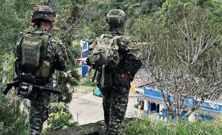 Cierre temporal de estación de gasolina en Nariño, Antioquia, tras intimidaciones de grupos ilegales