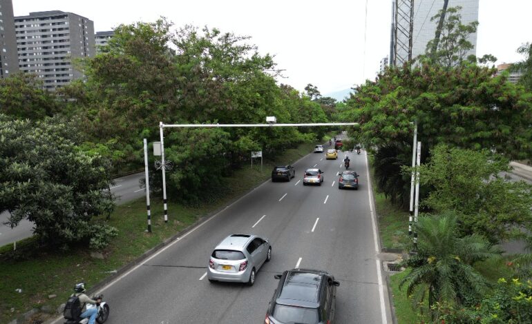Alcaldía de Medellín anuncia nuevo modelo de fotomultas con enfoque pedagógico y preventivo a partir de 2026.