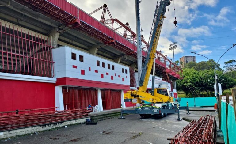 Cierre preventivo y obras en la tribuna occidental del Estadio Alberto Grisales en Rionegro.