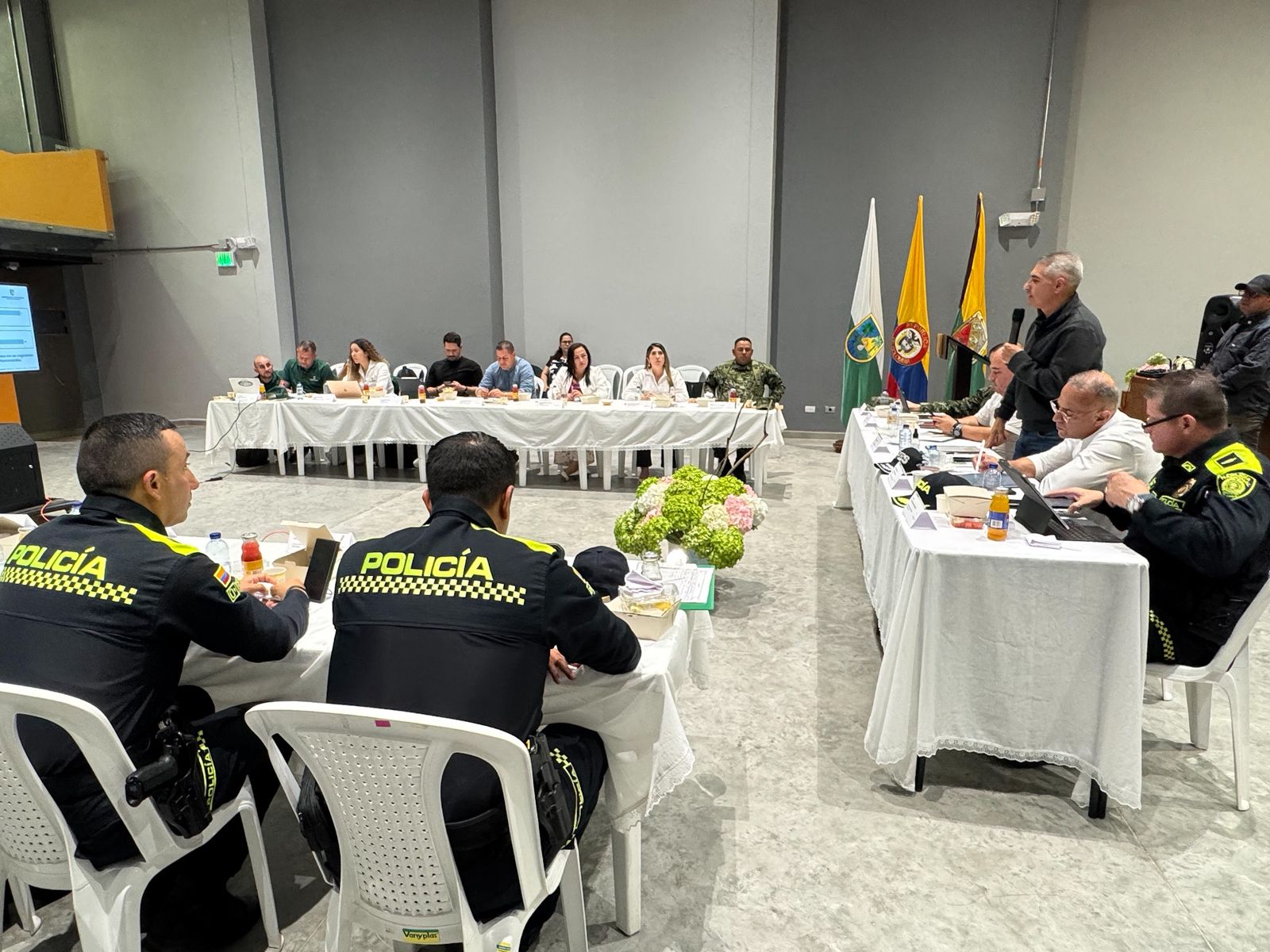 Gobernador de Antioquia lidera consejo de seguridad en Abejorral y anuncia inversiones clave para la región
