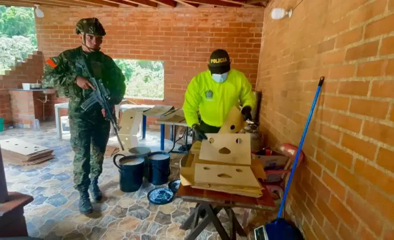 Autoridades descubren en el Oriente antioqueño un laboratorio donde procesaba cocaína y la ocultaba en cartón de exportación