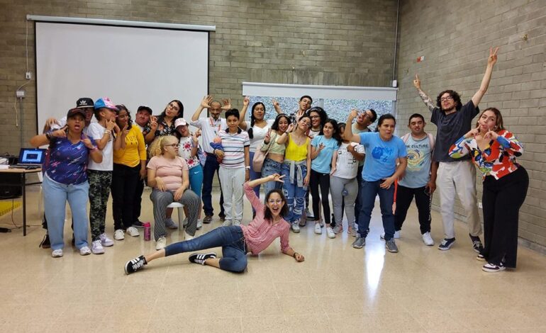 Valeria Santa y Jerónimo Ríos, ganadores cejeños del concurso Mi Cuento sin Límites en Medellín.