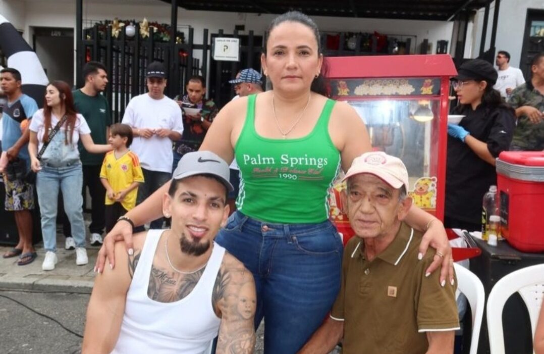 Daniel Muñoz vuelve a Niquía en vacaciones y demuestra que la fama no le borró las raíces