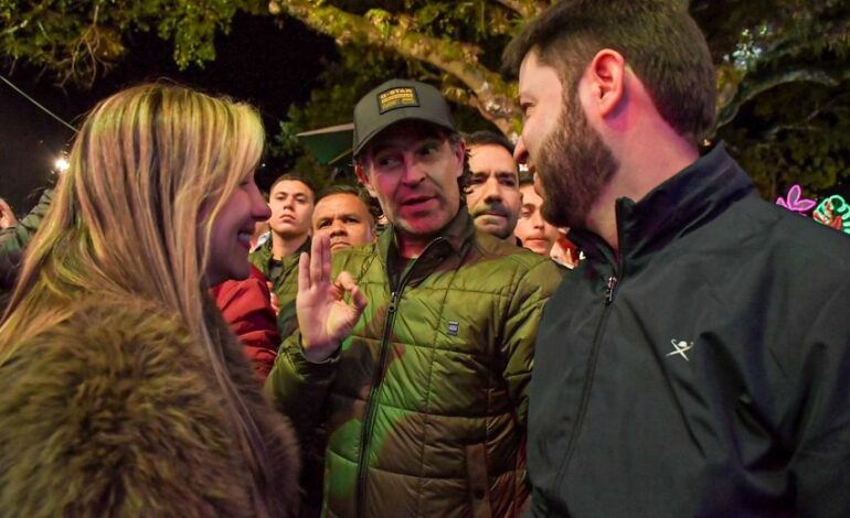 Fico Gutiérrez disfrutó de las Fiestas de los Negritos en El Retiro junto a autoridades locales.