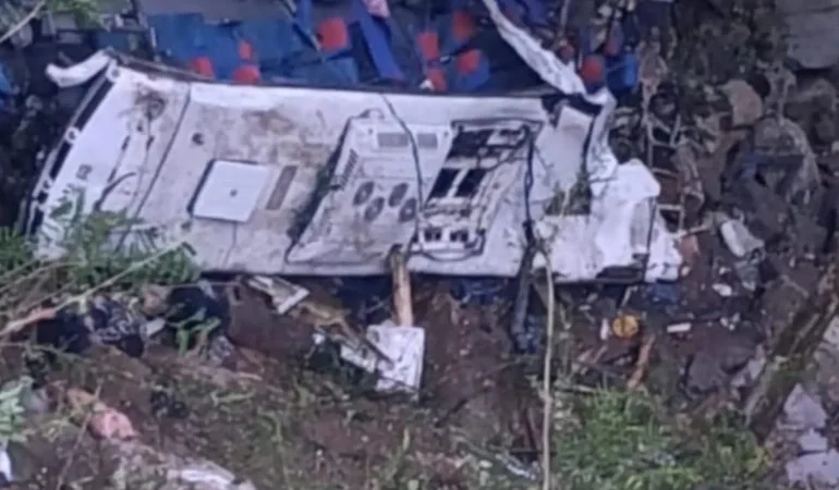 Gobernador Andrés Julián anunciando tres días de duelo por tragedia en el Nordeste de Antioquia.