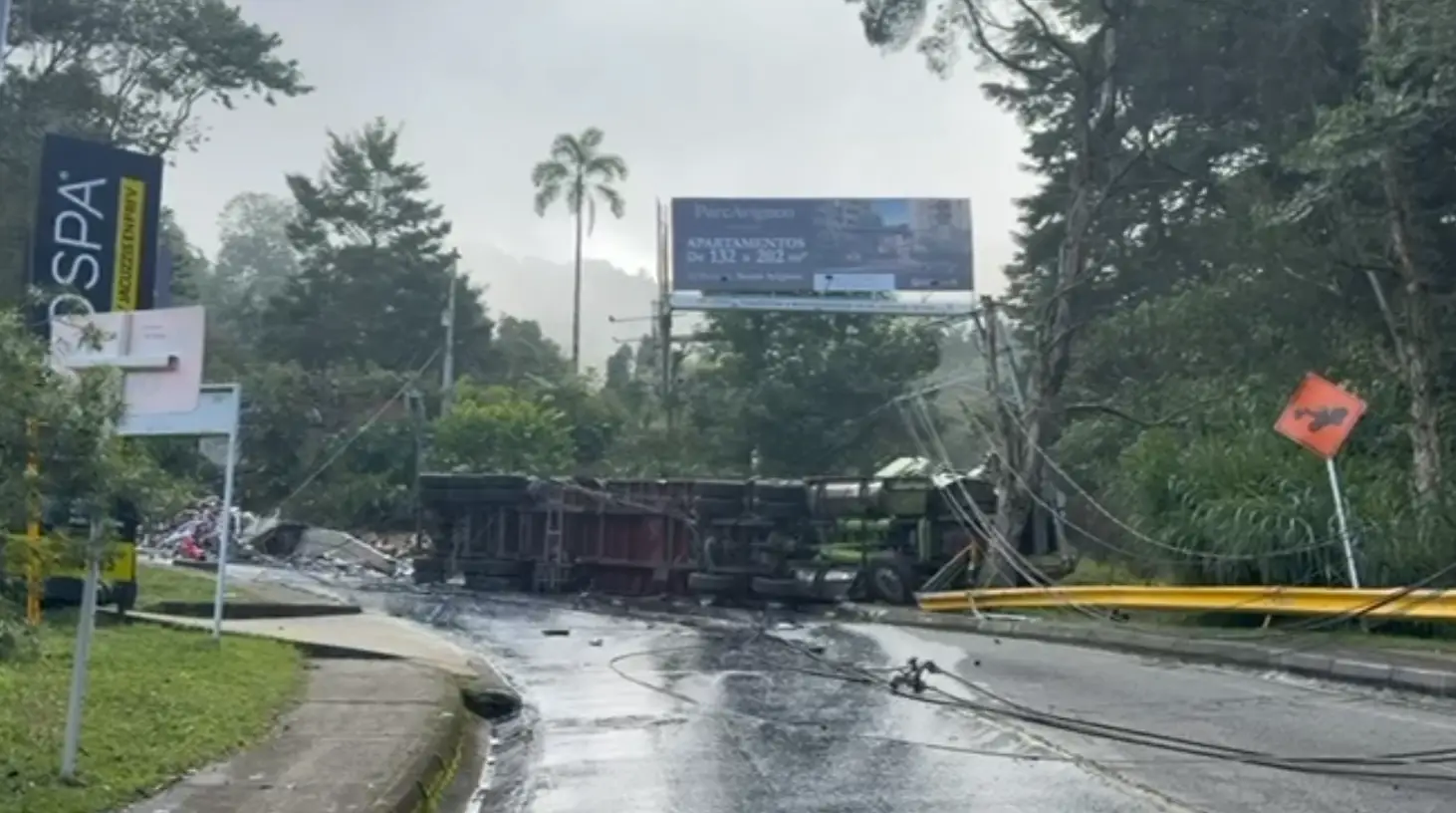 Trágico accidente en Los Balsos: un muerto y movilidad afectada por volcamiento de camión en Medellín