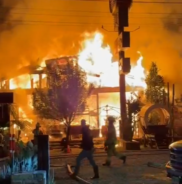 Incendio en Brasas Steak House en Llanogrande deja grandes daños materiales.