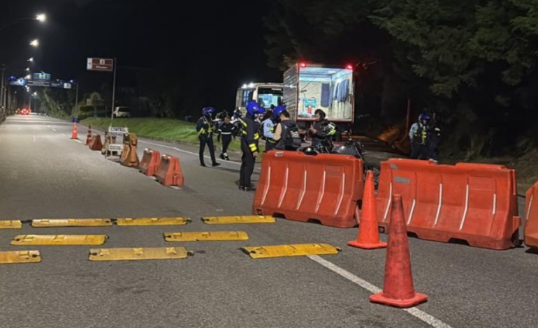 Operativo de embriaguez en la avenida Las Palmas a conductores que regresaban de las fiestas de El Retiro.