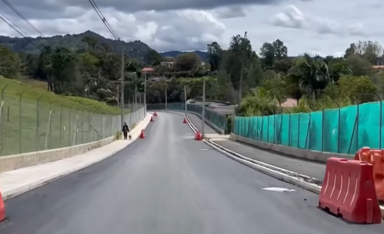 Trabajos iniciales de la Alcaldía de El Retiro en la vía Carabanchel – La María con retiro de maquinaria y mejoras temporales.