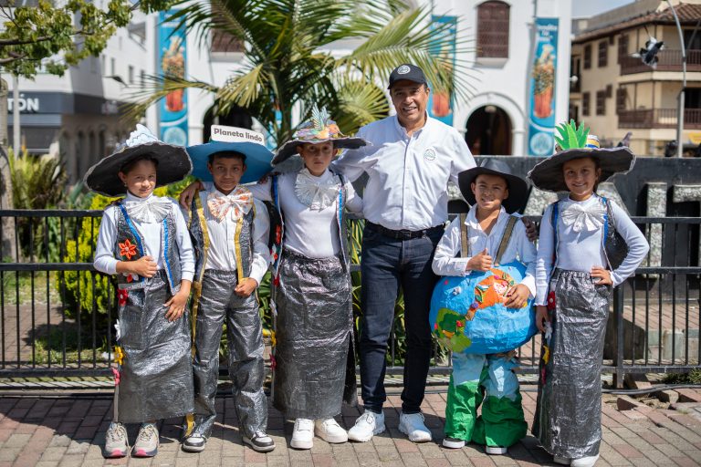 Más de 14.500 estudiantes celebraron el Festival de la Ciencia y la Cultura Ambiental Cornare 2025 en una fiesta por el cambio climático