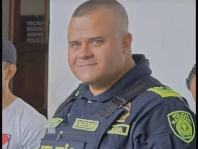 Policía asesinado en Manrique durante intento de hurto: un atacante quedó herido
