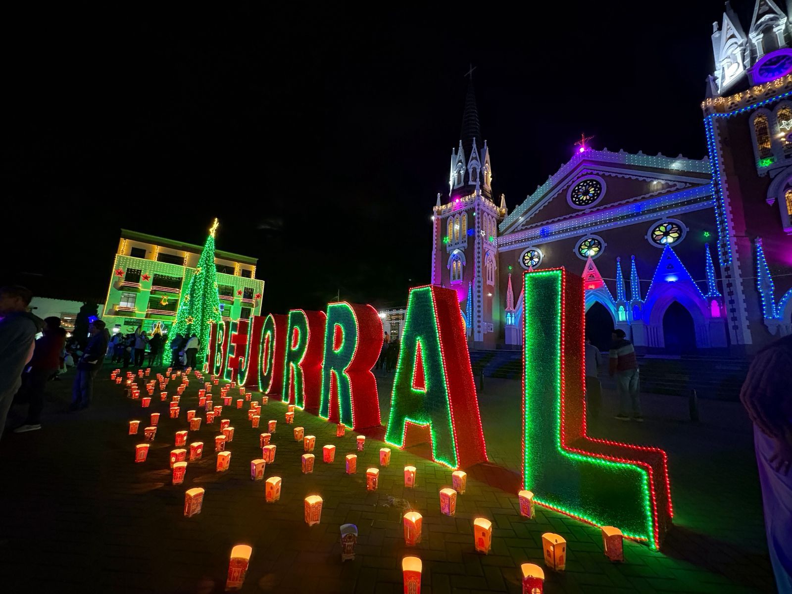 Abejorral encendió su Navidad con desfile de Estampas Navideñas y alumbrados hechos por mujeres del municipio