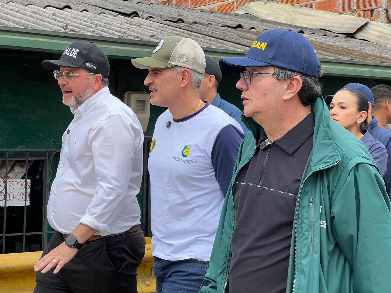 Gobernador Andrés Julián Rendón visitó la zona de emergencias en Rionegro y coordinó acciones para la recuperación