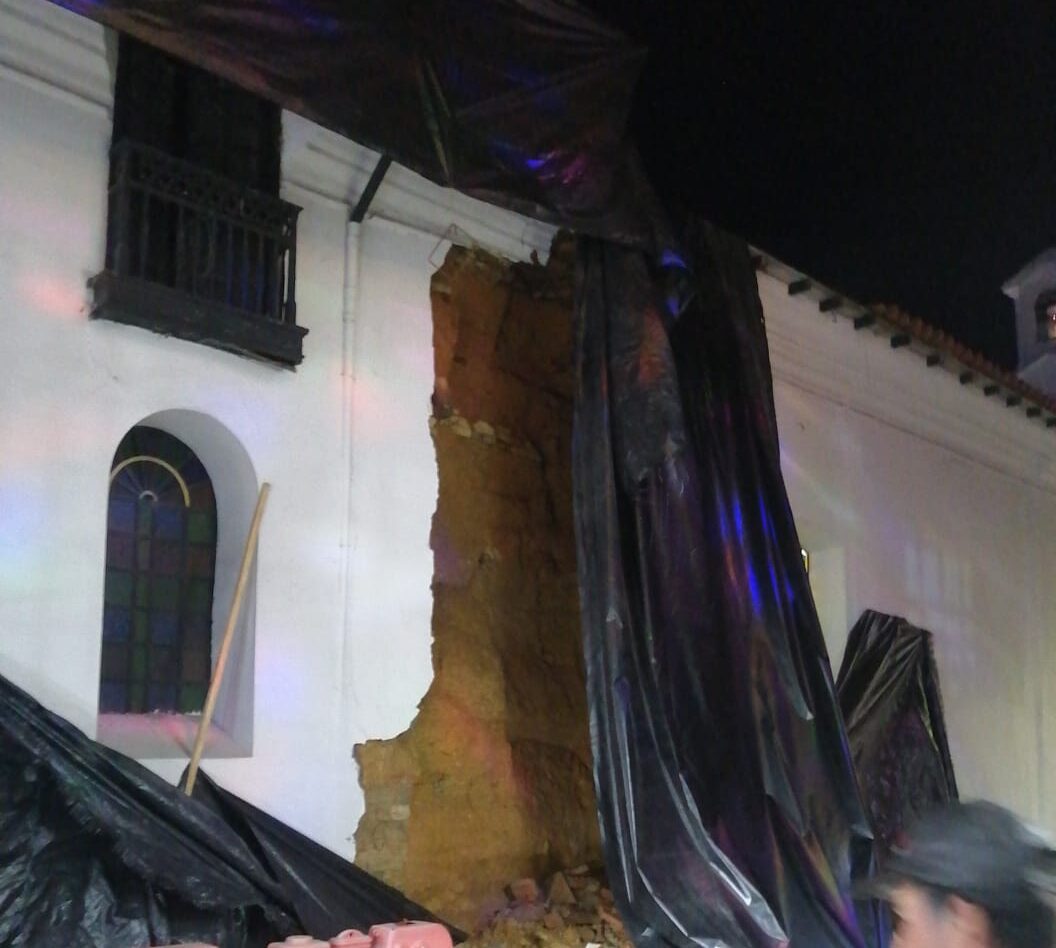Lluvias causaron el desprendimiento de parte de la estructura externa de la parroquia La Asunción en Marinilla