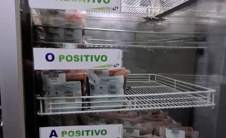 Ciudadanos donando sangre en la campaña Rionegro dona vida durante la temporada navideña.