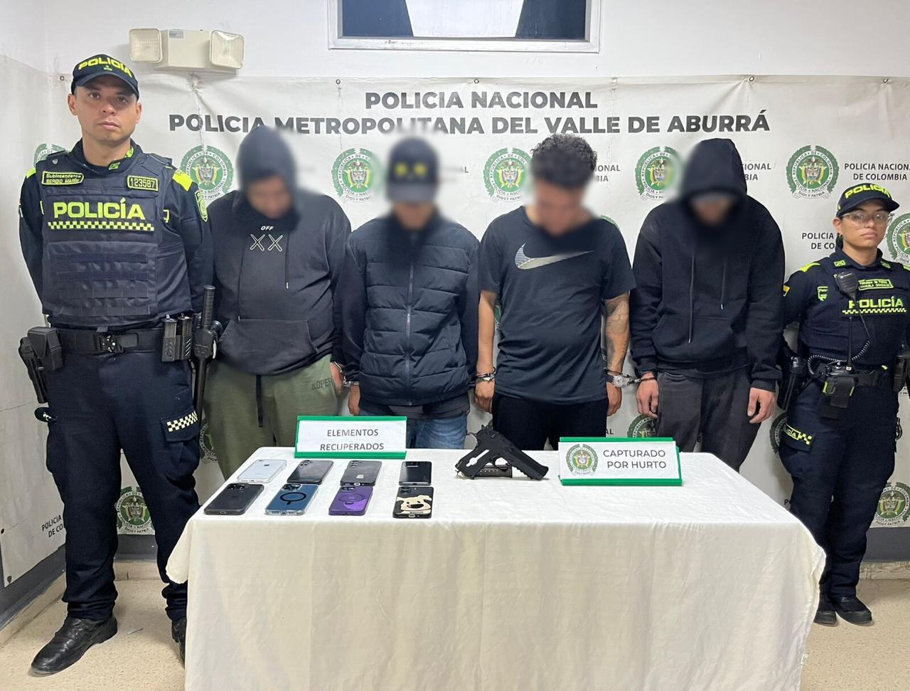 Caen cuatro presuntos ladrones en Laureles: recuperan ocho celulares de alta gama en operativo relámpago