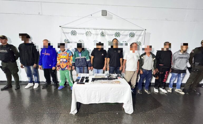 Capturan a 11 criminales que extorsionaban, torturaban y desplazaban familias en Medellín