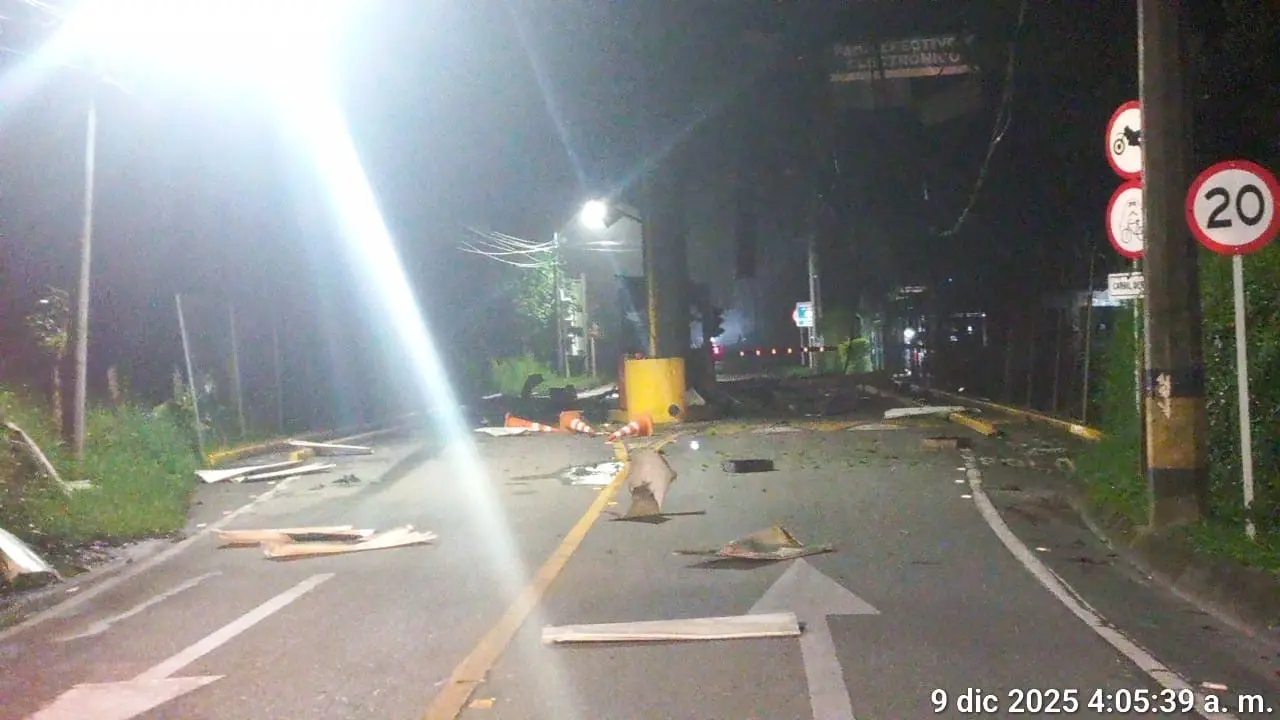 Atentado en Antioquia: sujetos que dijeron pertenecer al ELN atacaron el peaje Palo Cabildo en la vía entre Girardota y Barbosa