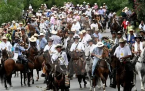 Desfile a caballo en El Retiro durante las Fiestas de los Negritos 2025