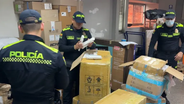Autoridades realizan megaoperativo contra el contrabando en Medellín durante el Plan Navidad.