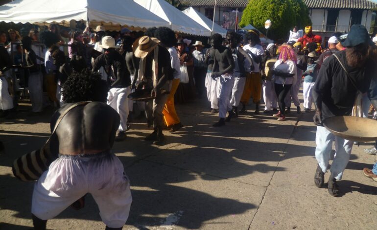 Fiestas de los Negritos 2025 en El Retiro con desfiles, música y tradición cultural.
