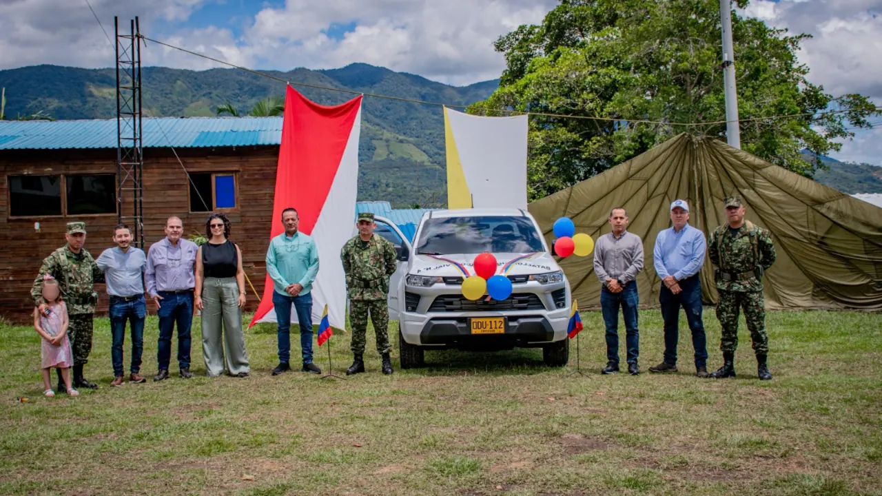 Alcaldía de San Carlos entrega camionetas y equipo para fortalecer el Ejército y la Policía
