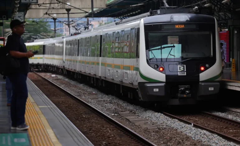 Metro de Medellín inicia ensamblaje de 13 nuevos trenes para mejorar viajes y reducir espera