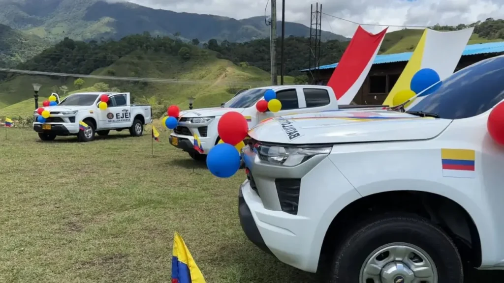 Alcaldía de San Carlos entrega camionetas y equipo para fortalecer el Ejército y la Policía