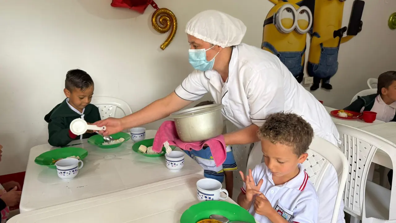 El Santuario arranca el año escolar con alimentación garantizada para miles de estudiantes