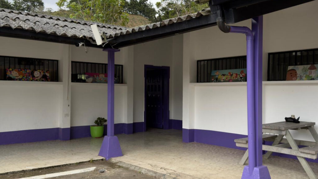 Estudiantes volvieron a clases en La Ceja luego de trabajos en aulas y espacios comunes