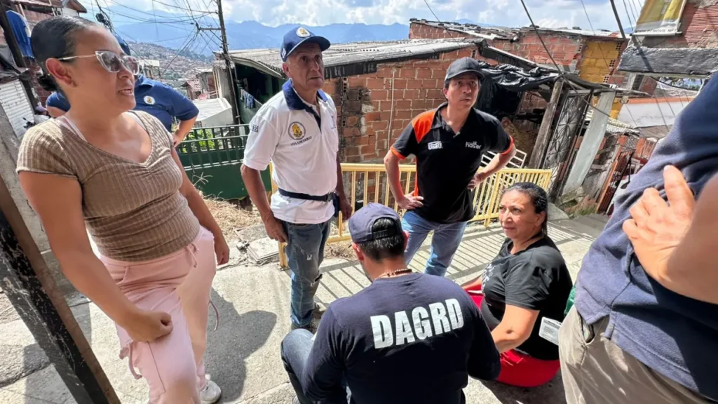 Evacuaron casas en Medellín y horas después una se vino abajo