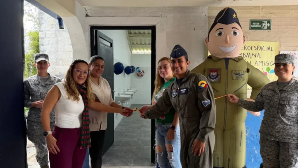 Fuerza Aeroespacial Colombiana realizó mejoras en escuelas de Rionegro y La Ceja