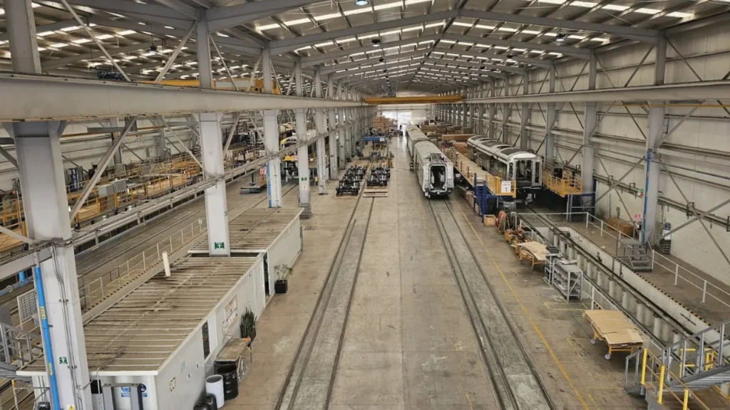 Metro de Medellín inicia ensamblaje de 13 nuevos trenes para mejorar viajes y reducir espera