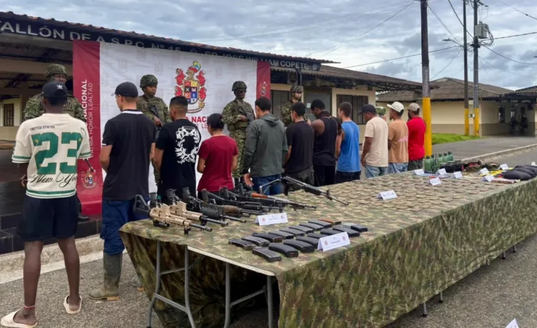 Ejército logra que 11 presuntos guerrilleros de Calarcá, incluidos tres que serían cabecillas, se entreguen tras operación militar