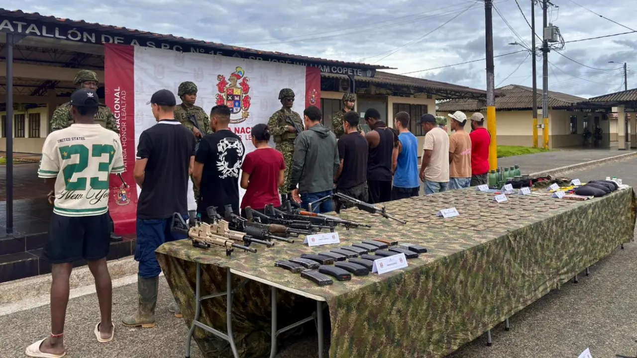 Ejército logra que 11 presuntos guerrilleros de Calarcá, incluidos tres que serían cabecillas, se entreguen tras operación militar