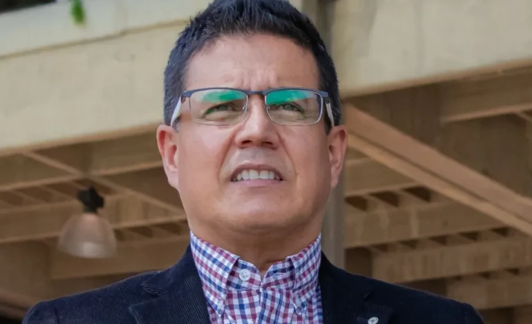 Sale de la rectoría de la Universidad de Antioquia John Jairo Arboleda