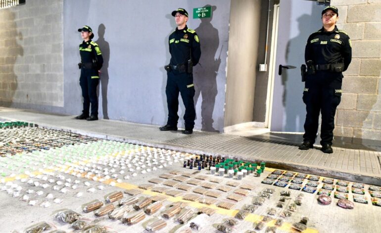 Megaoperativo en Medellín con apoyo del helicóptero Halcón deja capturas e incautación de drogas