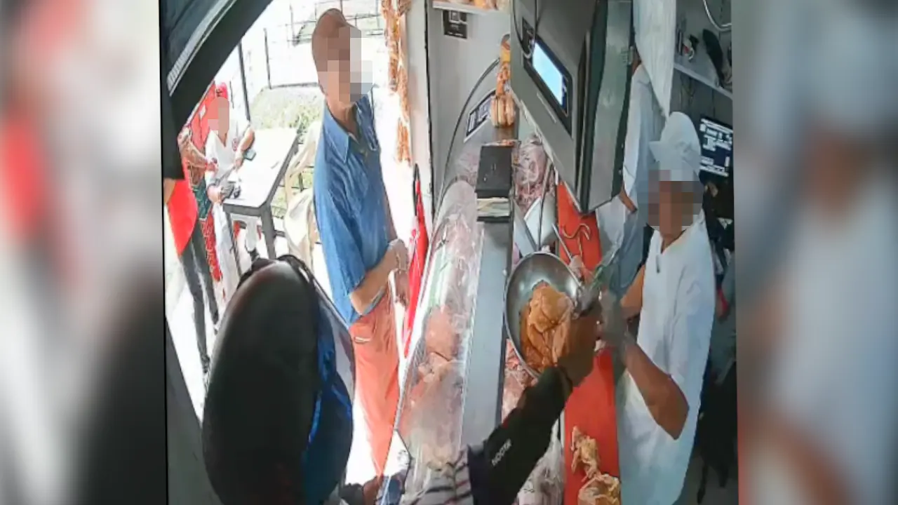 Sicario disparó a quemarropa contra un comerciante en Antioquia, pero el empleado de la víctima no lo dejó escapar