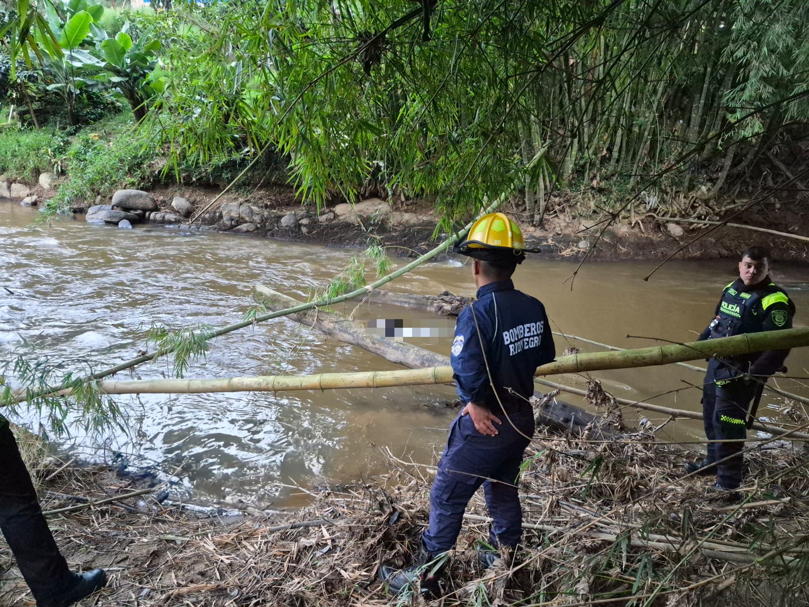 Bomberos de Rionegro recuperaron cuerpo sin vida en el río del municipio